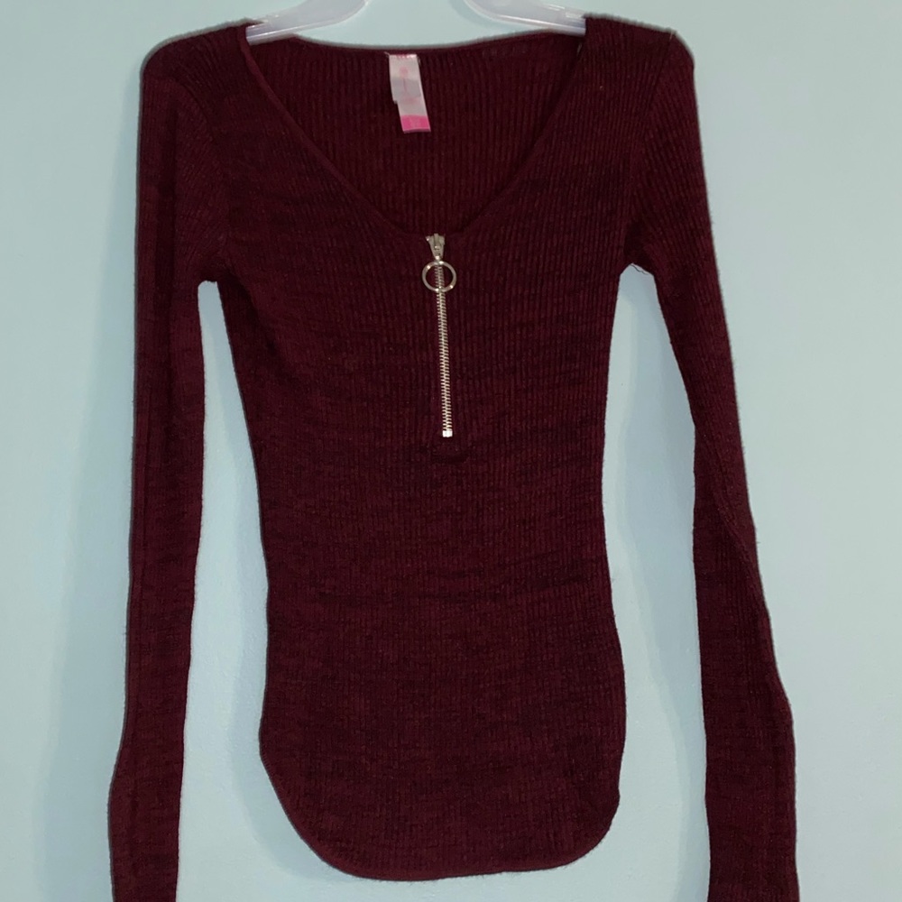 Maroon top w/ zipper